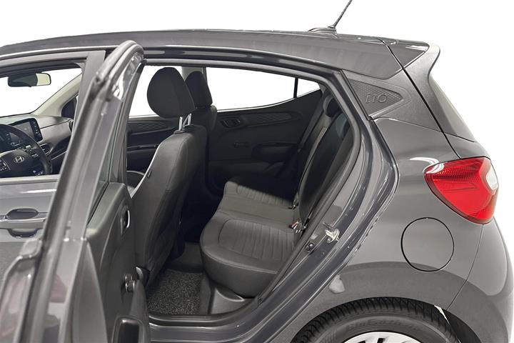 Grå Hyundai i10 fra 2025