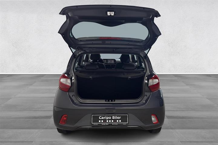 Grå Hyundai i10 fra 2025