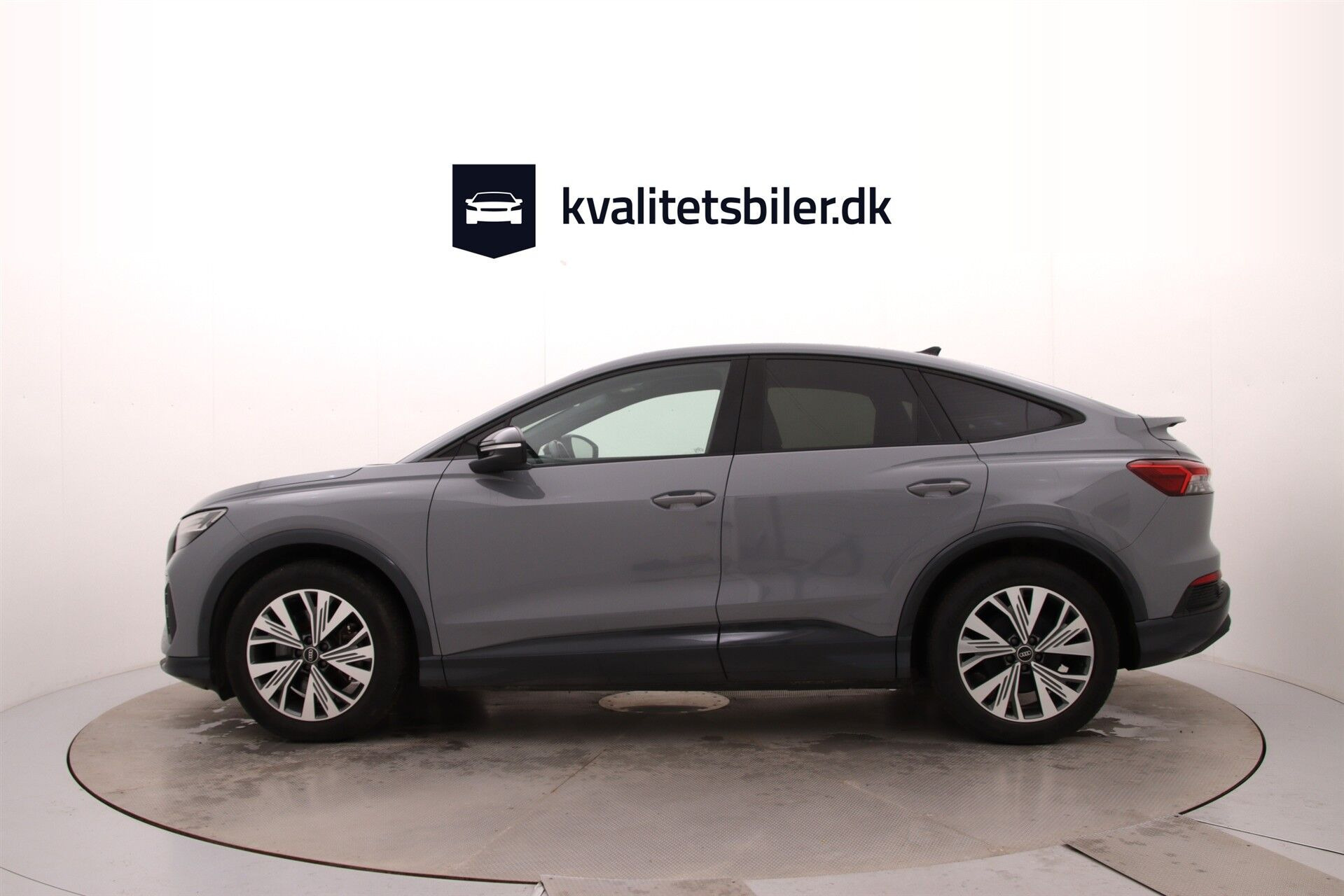 Grå Audi Q4 fra 2022