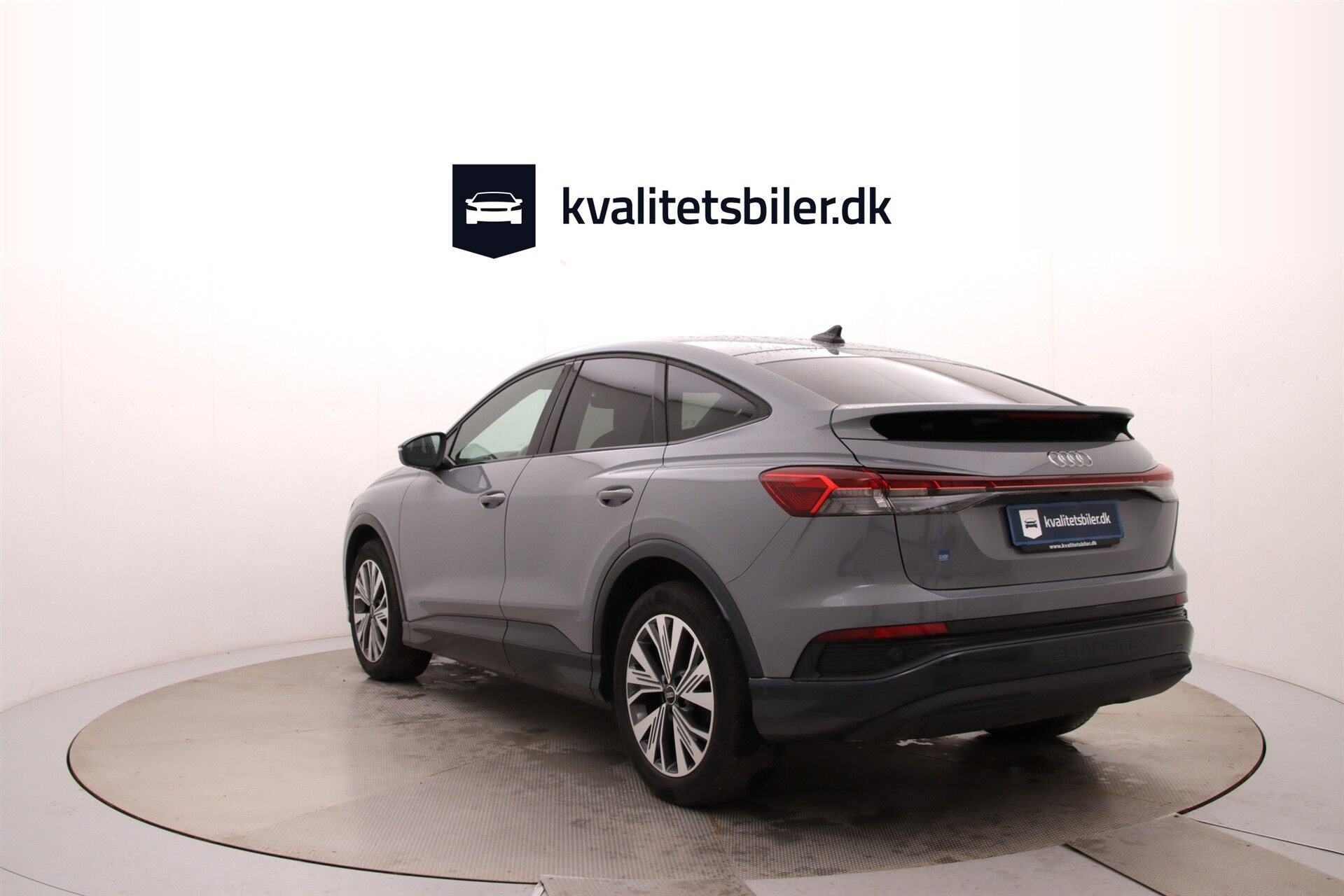 Grå Audi Q4 fra 2022