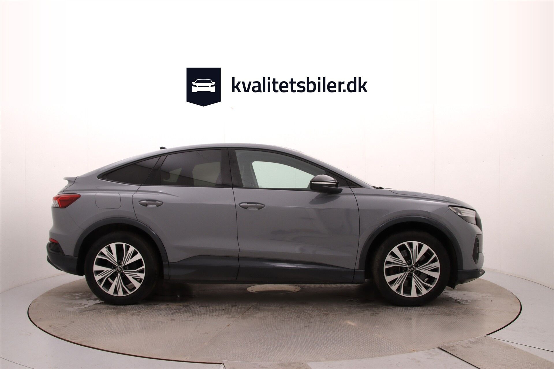 Grå Audi Q4 fra 2022