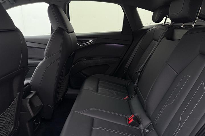 Grå Audi Q4 fra 2022