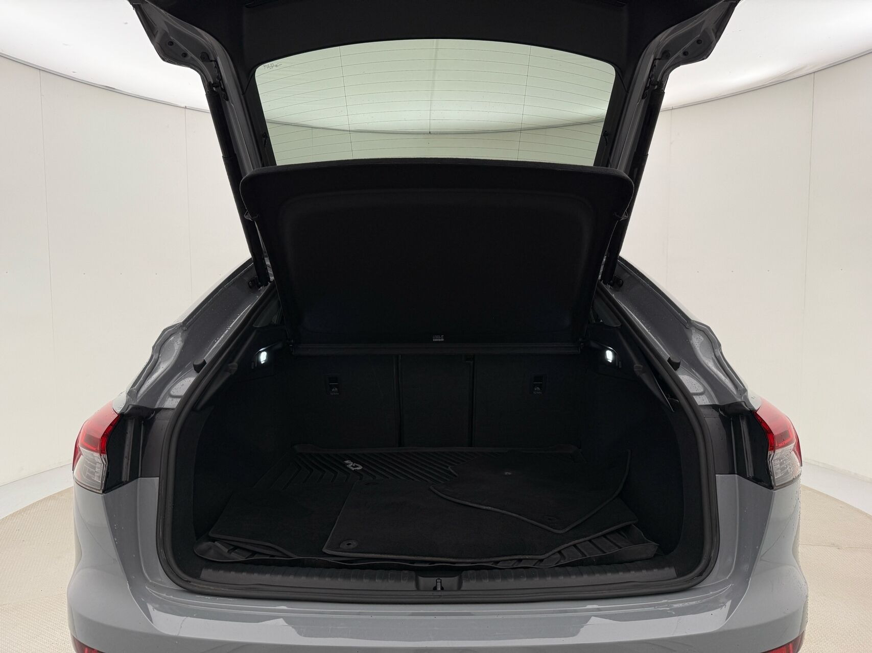 Grå Audi Q4 fra 2022