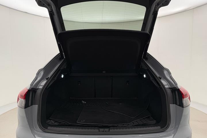 Grå Audi Q4 fra 2022