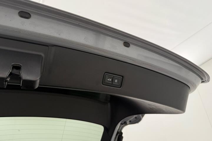 Grå Audi Q4 fra 2022