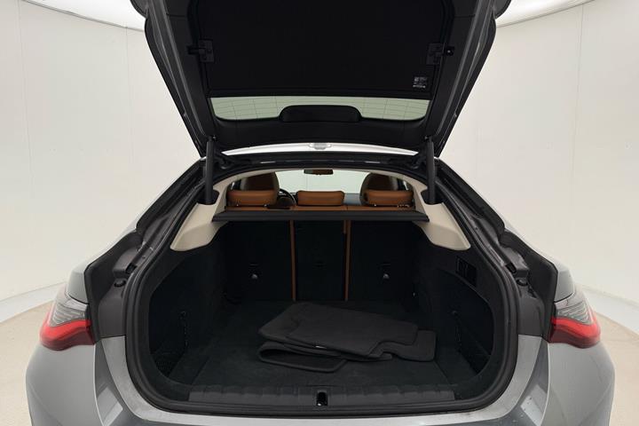 Grå BMW i4 fra 2022