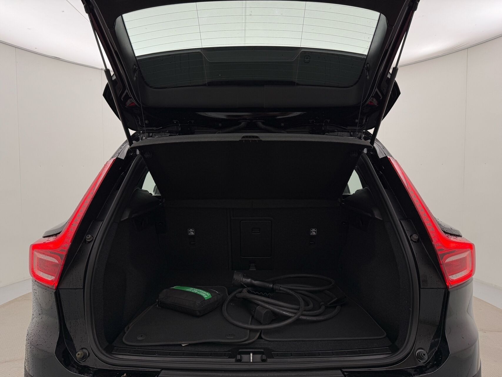 Sort Volvo XC40 fra 2023