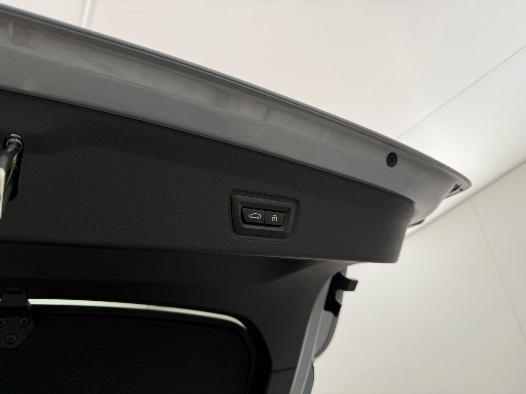 Grå BMW i4 fra 2024