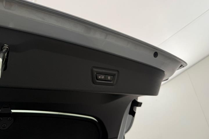 Grå BMW i4 fra 2024