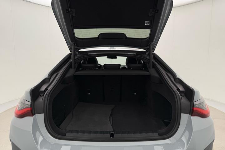 Grå BMW i4 fra 2024