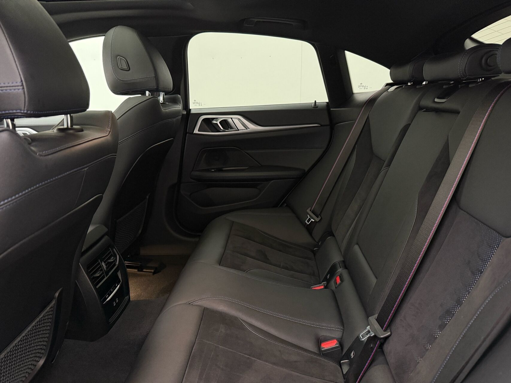 Grå BMW i4 fra 2024