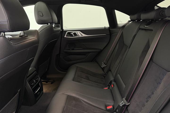 Grå BMW i4 fra 2024