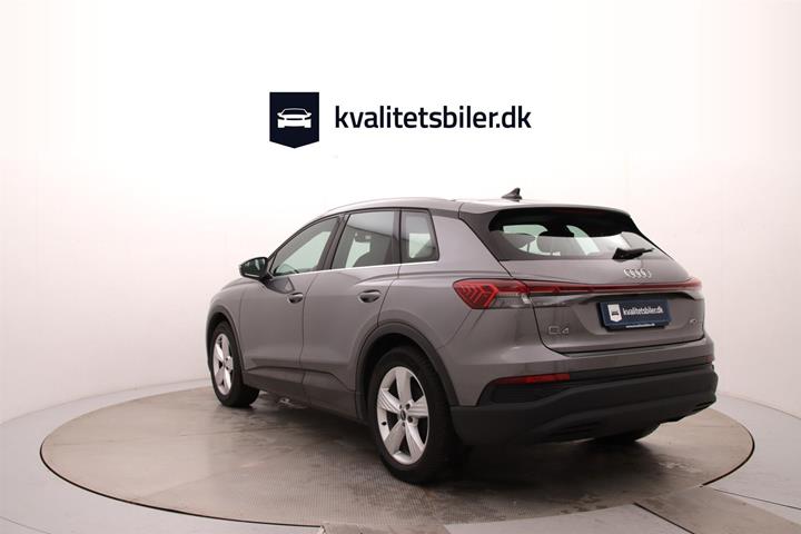 Grå Audi Q4 fra 2022