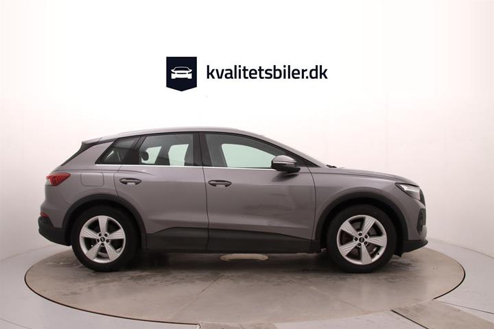 Grå Audi Q4 fra 2022