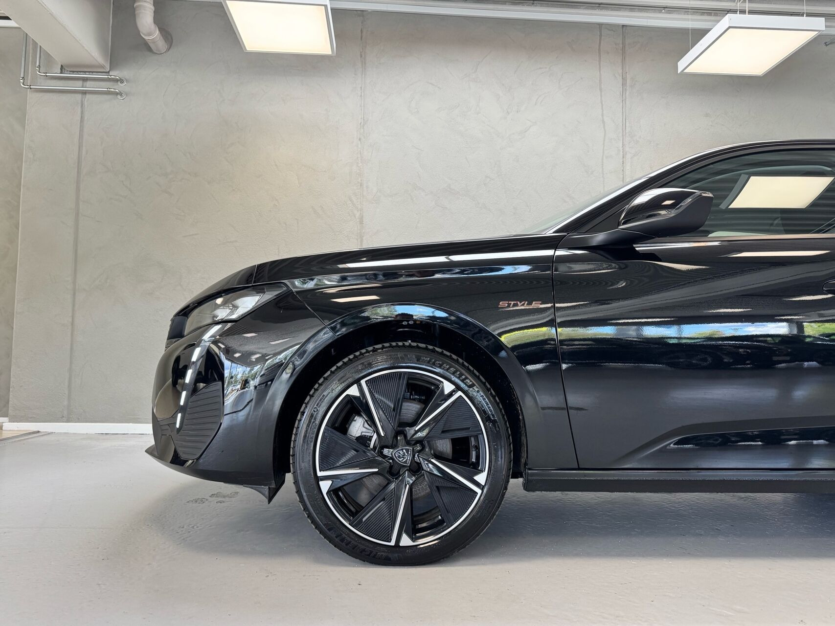 Sort Peugeot E-308 fra 2025