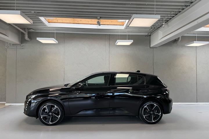 Sort Peugeot E-308 fra 2025