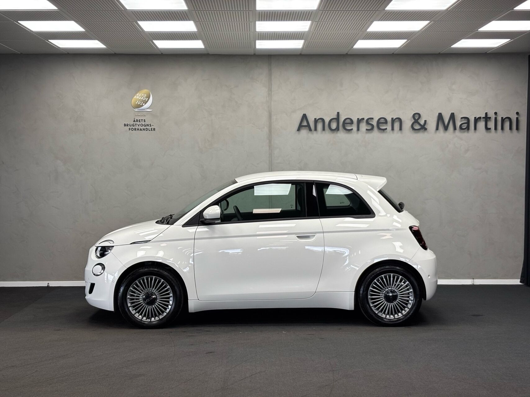 Hvid Fiat 500e fra 2023