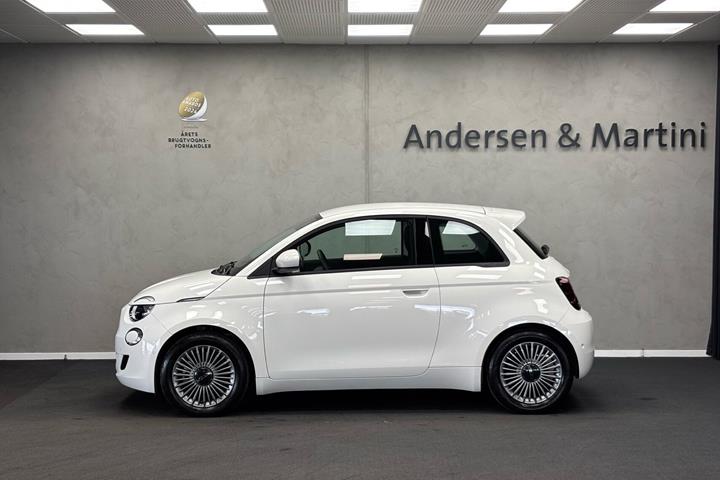 Hvid Fiat 500e fra 2023