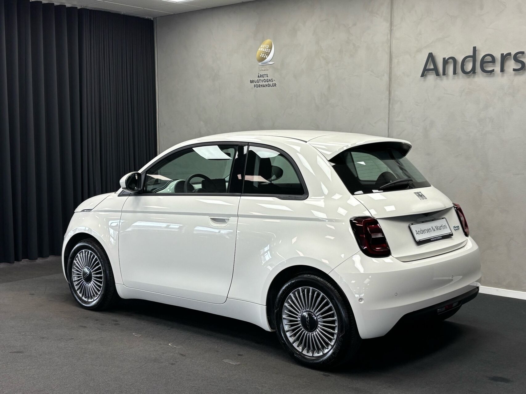 Hvid Fiat 500e fra 2023