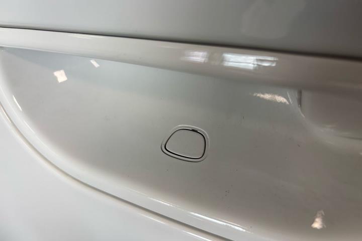 Hvid Fiat 500e fra 2023