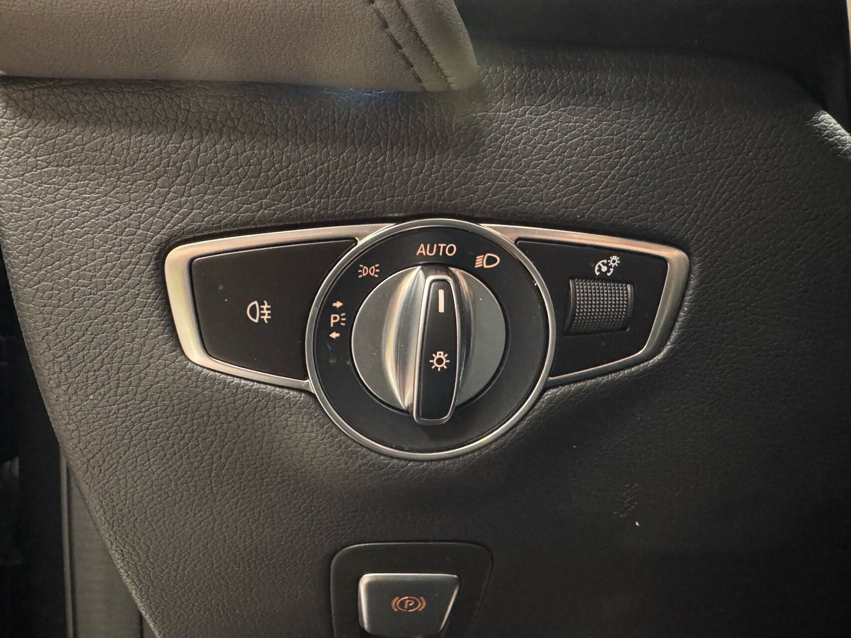 Grå Mercedes EQC 400 fra 2021