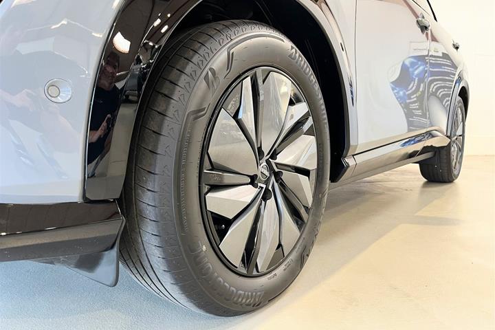 Grå Nissan Ariya fra 2025