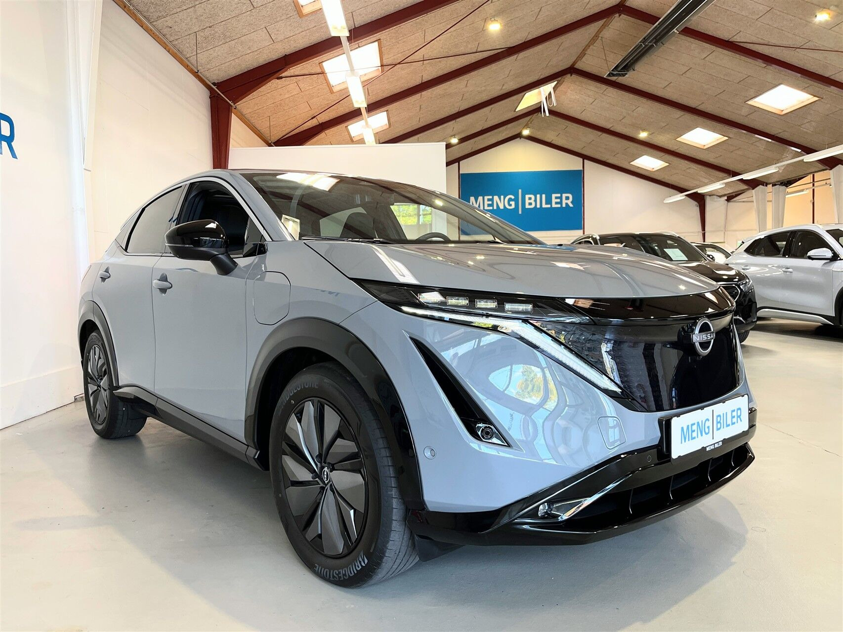 Grå Nissan Ariya fra 2025