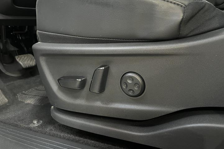 Grå Nissan Ariya fra 2025