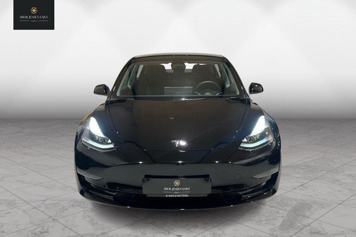 Sort Tesla Model 3 fra 2023