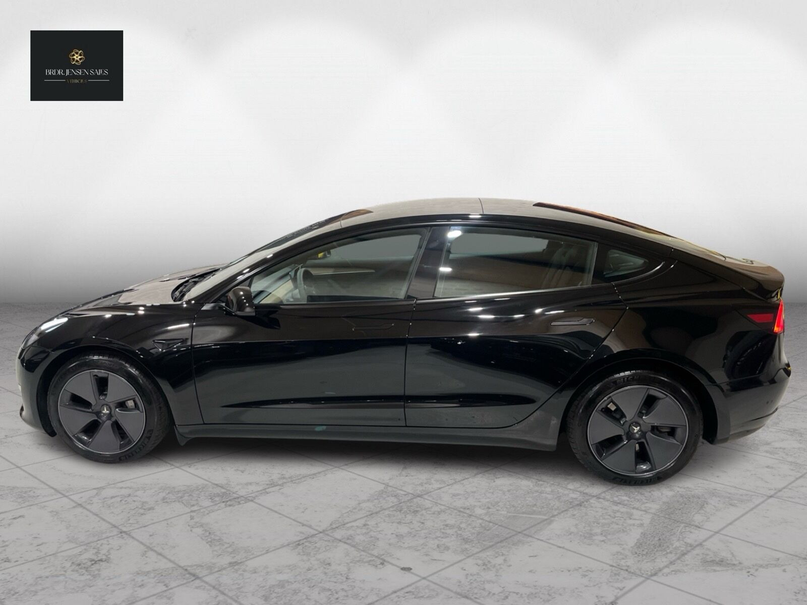 Sort Tesla Model 3 fra 2023