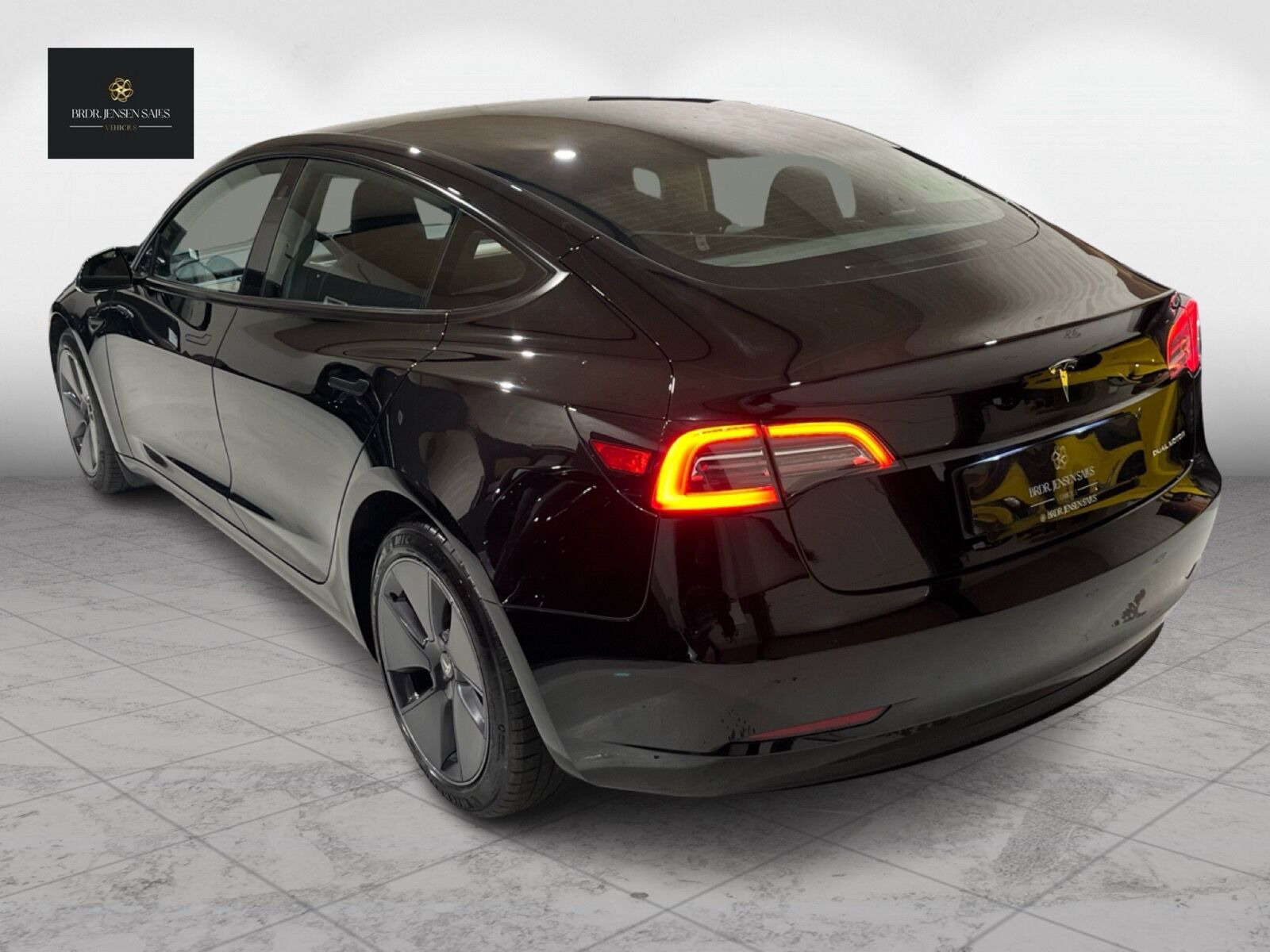 Sort Tesla Model 3 fra 2023