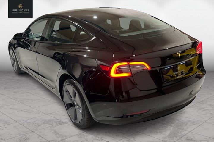 Sort Tesla Model 3 fra 2023