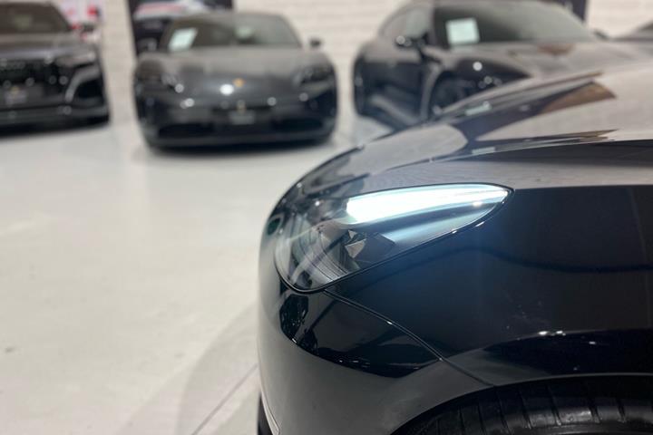 Sort Tesla Model 3 fra 2023