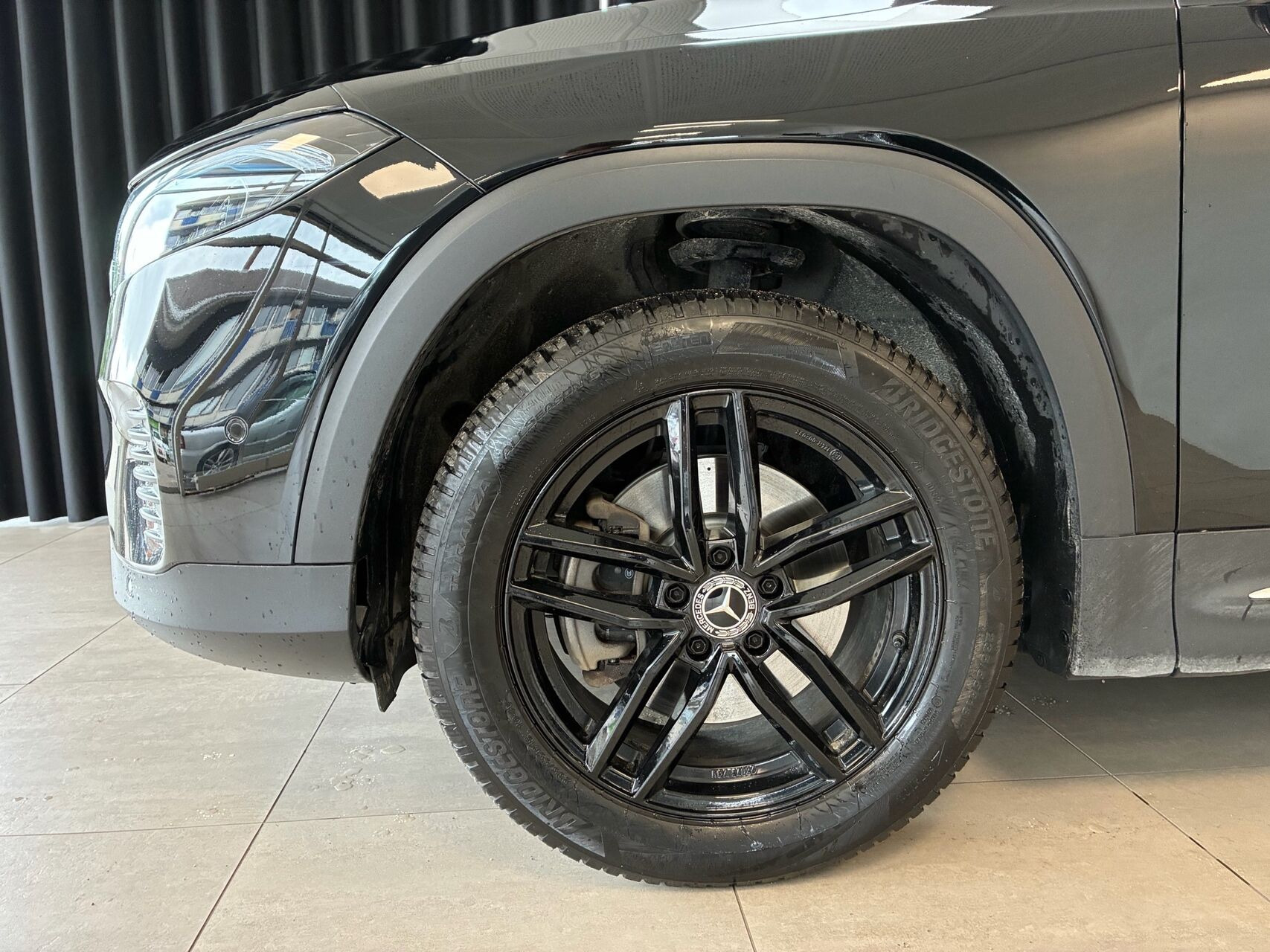 Sort Mercedes EQB 250 fra 2023