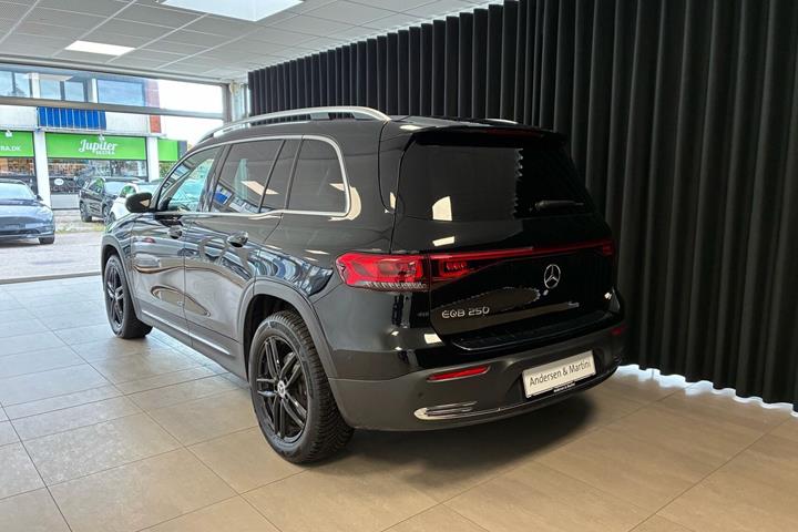 Sort Mercedes EQB 250 fra 2023