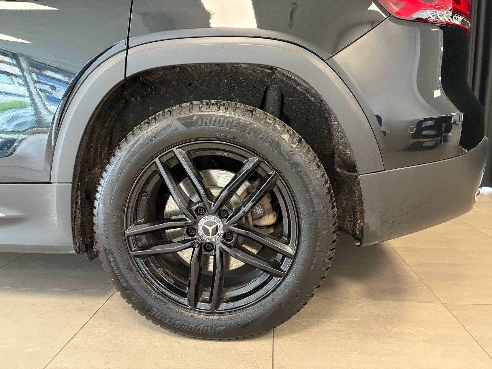 Sort Mercedes EQB 250 fra 2023