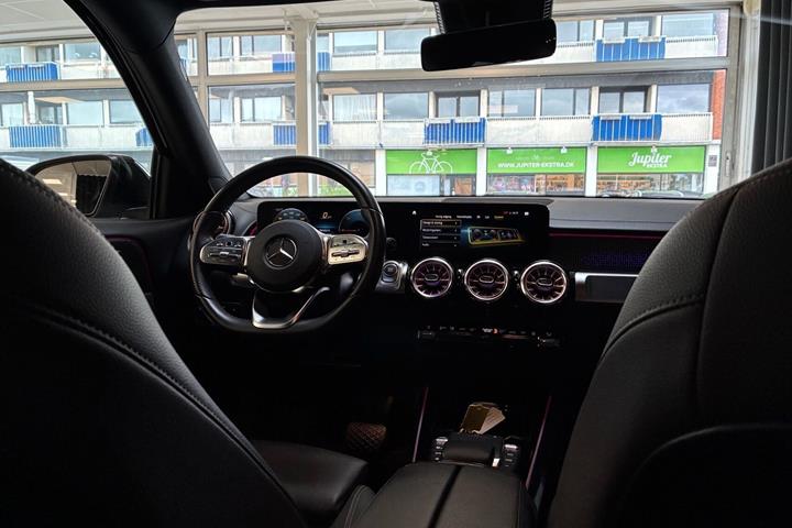 Sort Mercedes EQB 250 fra 2023