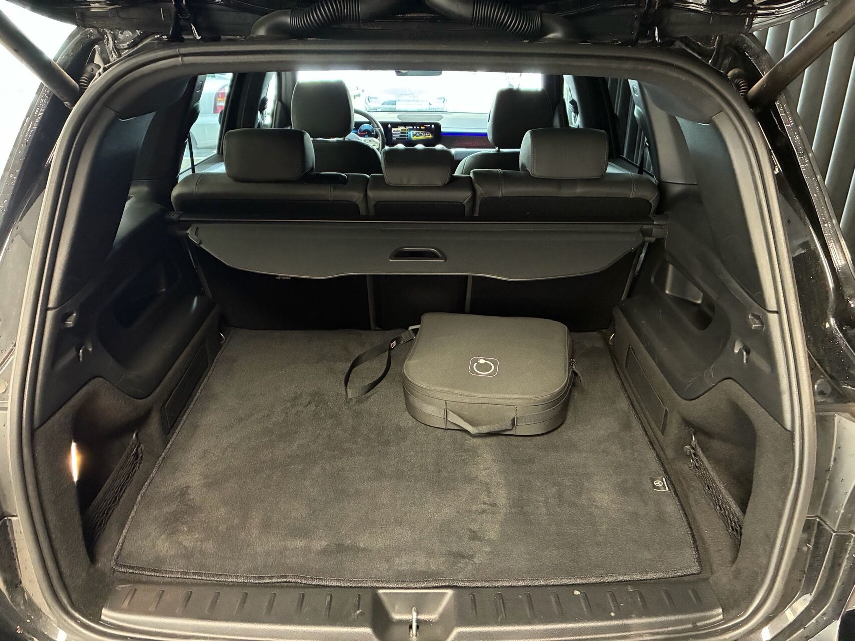 Sort Mercedes EQB 250 fra 2023