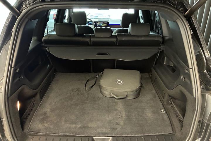 Sort Mercedes EQB 250 fra 2023