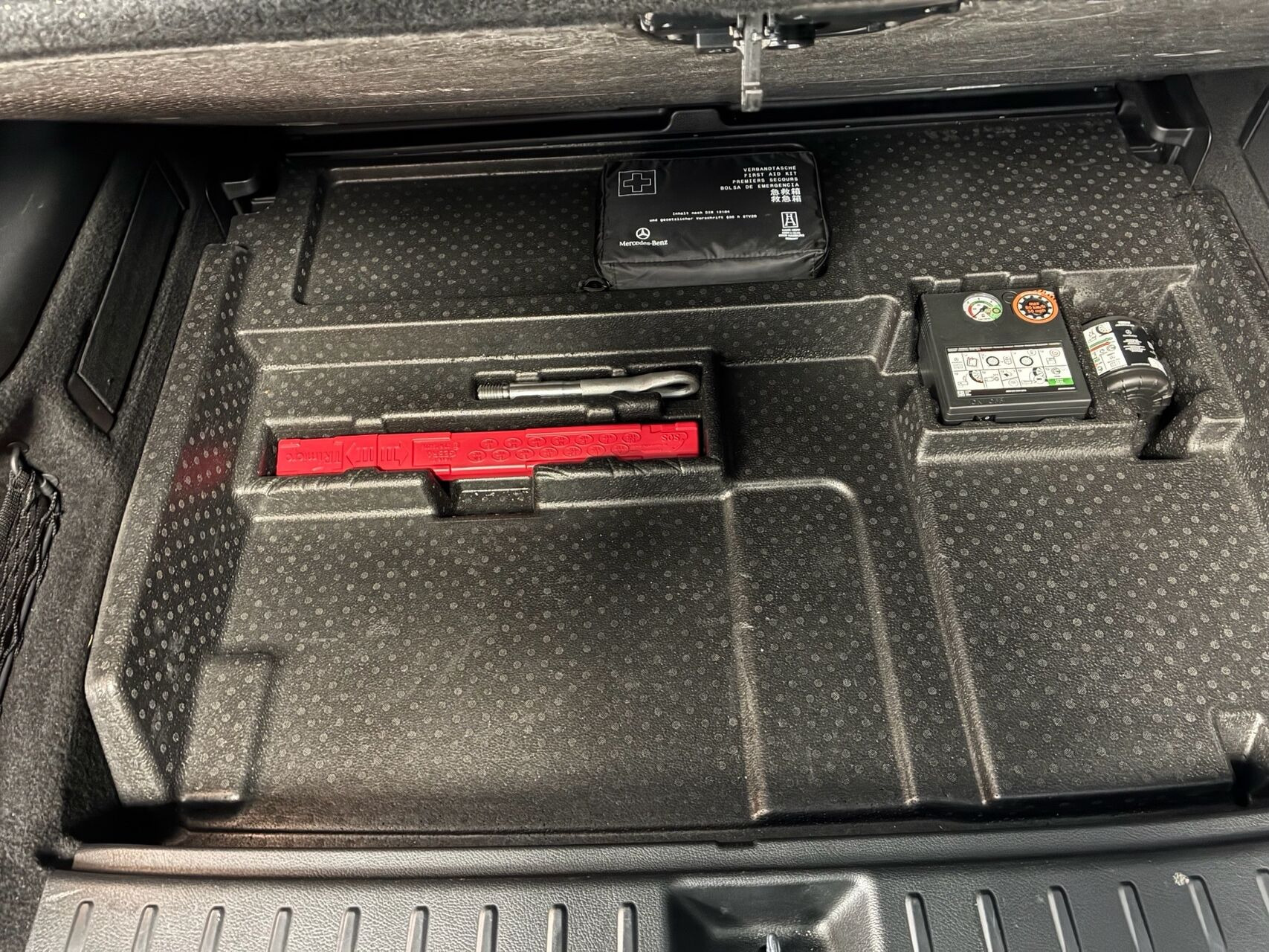 Sort Mercedes EQB 250 fra 2023