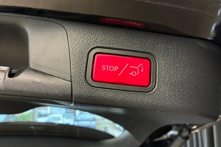 Sort Mercedes EQB 250 fra 2023