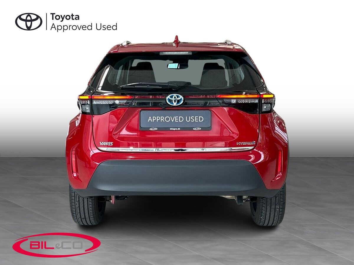 Rød Toyota Yaris Cross fra 2022