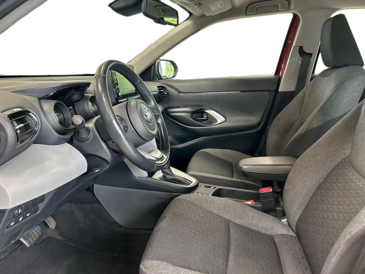 Rød Toyota Yaris Cross fra 2022