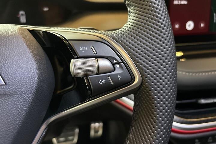 Sort Skoda Enyaq fra 2026