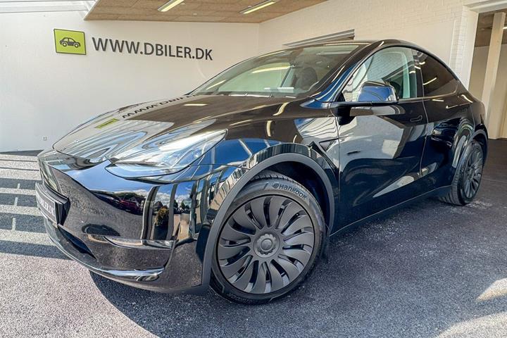 Sort Tesla Model Y fra 2025