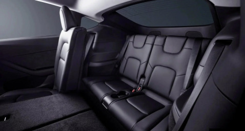 Sort Tesla Model Y fra 2025