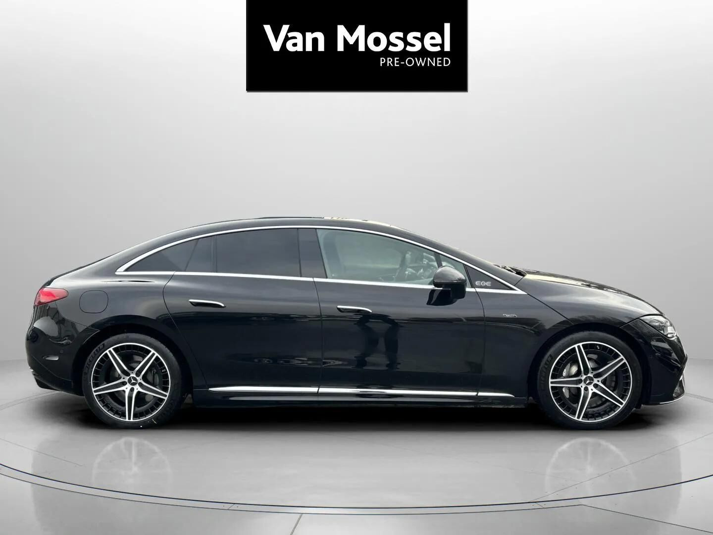 Sort Mercedes EQE 43 AMG fra 2023