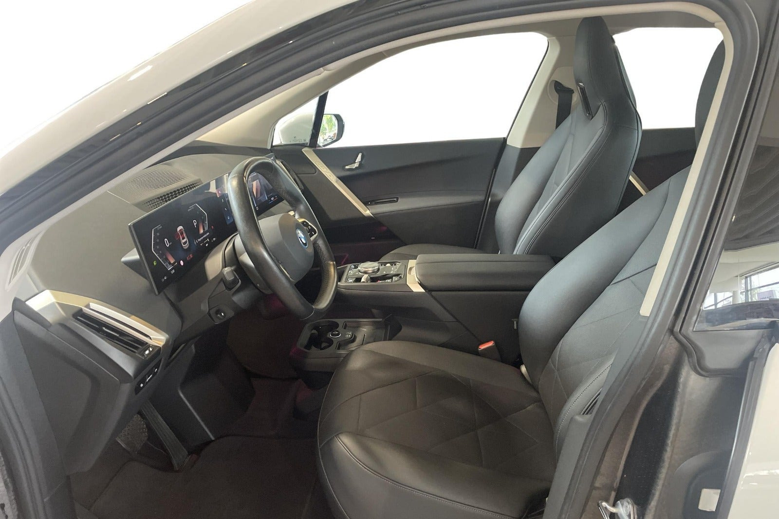 Hvid BMW iX fra 2022