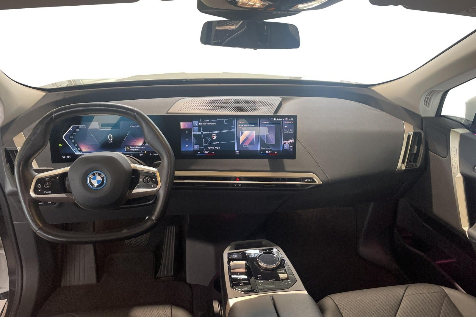 Hvid BMW iX fra 2022