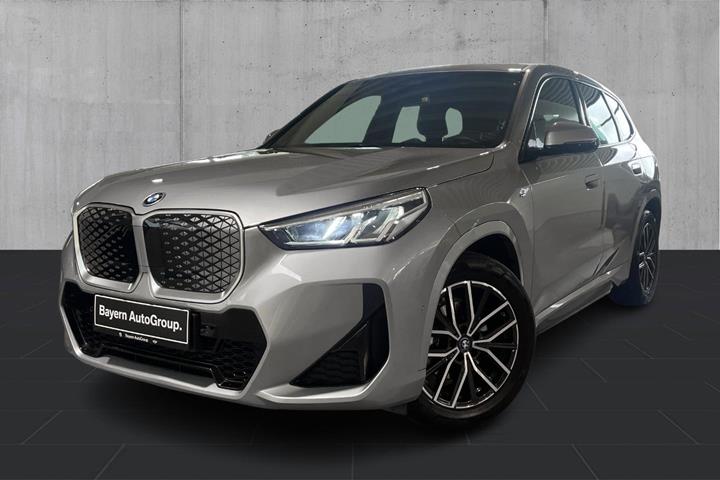 Sølv BMW iX1 fra 2023